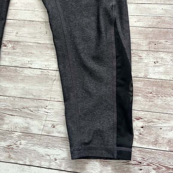 Z by Zella Grey Mesh Panel High Rise Capri Length Leggings - Picture 4 of 6